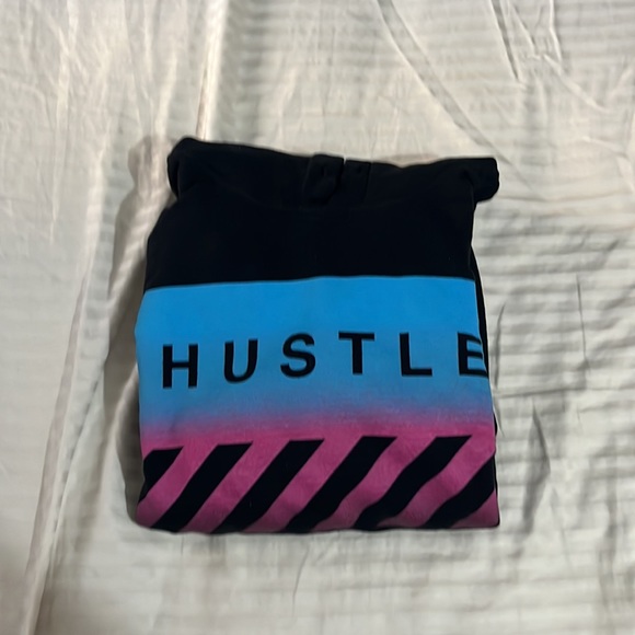 BLACK HOODIE WITH HUSTLE ON CHEST SIZE LARGE - Picture 2 of 2